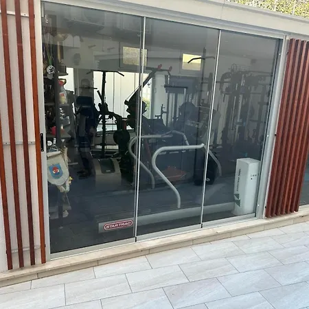 Luxury Lucy With Terace & Fittnes Centar * ספליט